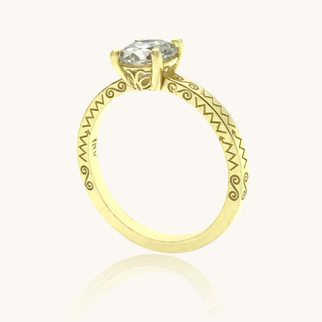 fine designed 18 karat gold ring with mossinate stone